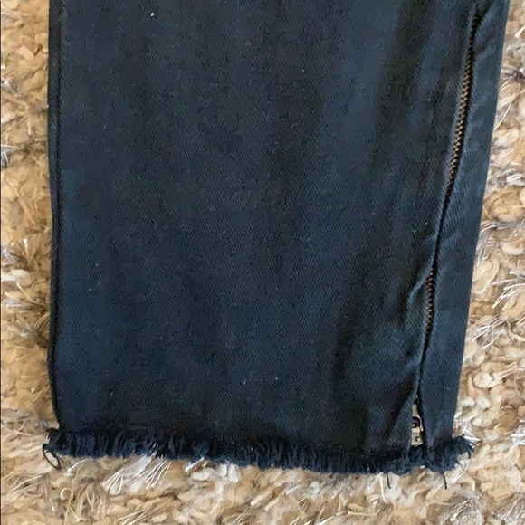 🚨SOLD🚨36X32👌black ripped jeans - Picture 3 of 4